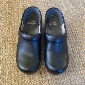 Dansko Women's Black Leather Slip-On Professional Clog Shoes Size 36 Work Nurse